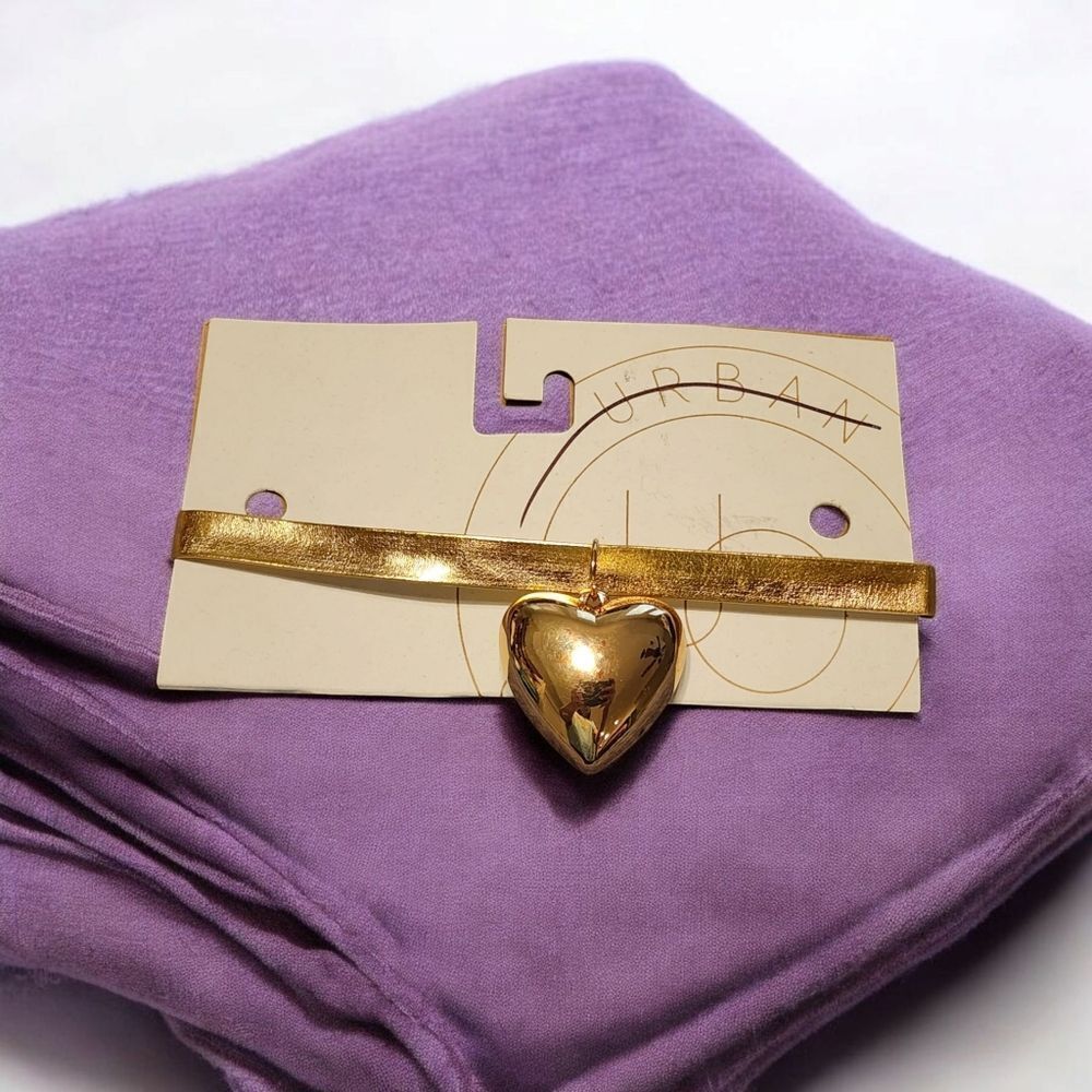NEW Urban Outfitters Jewelry Heart Choker
